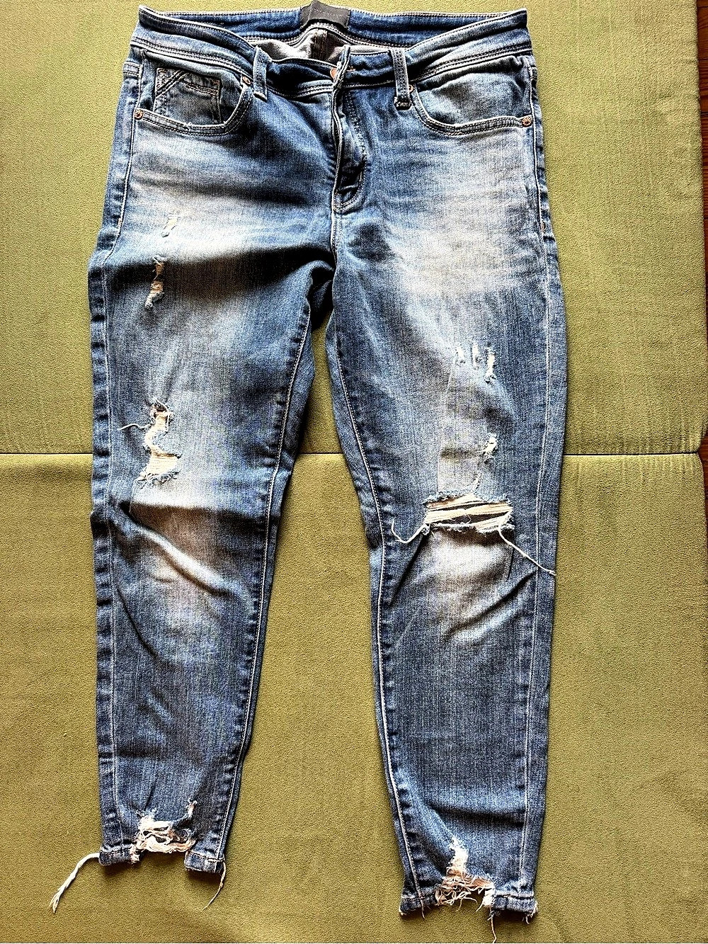 Buckle Black Skinny Jeans Distressed in Blue Waist 30